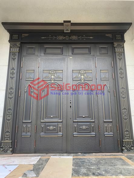 Cửa thép classic cho biệt thự